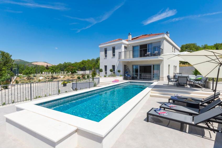 in Dugopolje mit Privatem Pool - foto 17