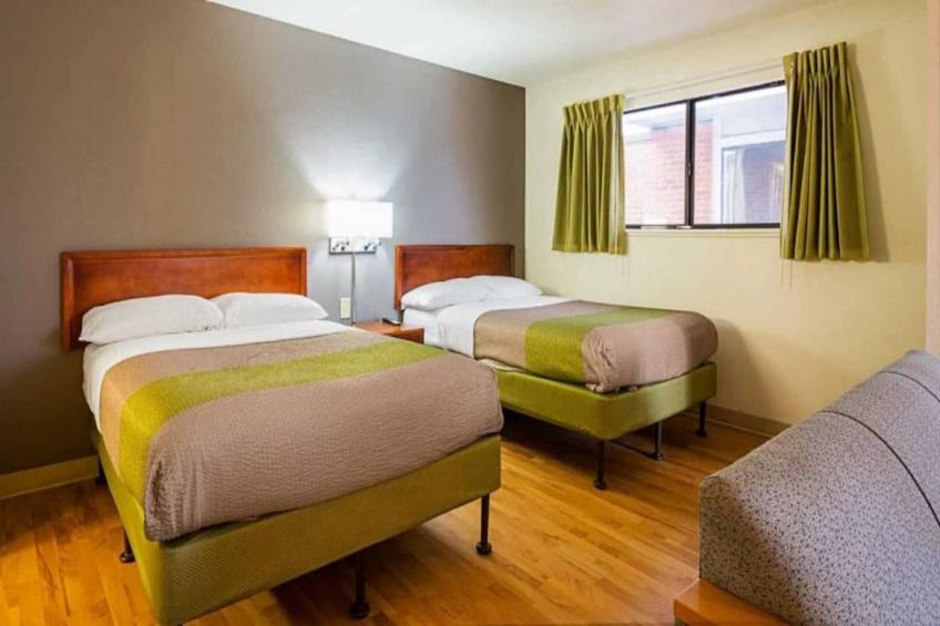 2 Queen Beds  Suite Smoking - foto 12