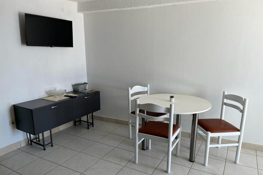 Apartments Leut - One-Bedroom Apartment with Terrace and Sea View (A3)