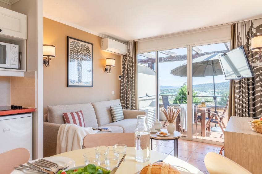 Pierre & Vacances Village Pont Royal en Provence Apartment 4 people - 1 bedroom - Balcony or terrace - Air-conditioned - Renovated - foto 2