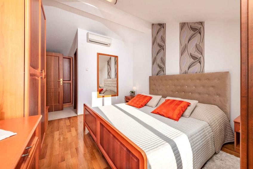 Holiday home with air conditioning, pool and sea view in Orašac - BF-NJH63 - foto 37