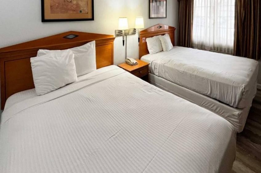 2 Queen Beds  Non-Smoking