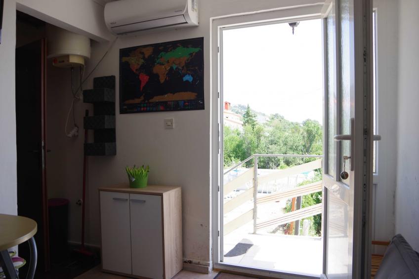 Serene Barbat Escape with Just Minutes from the Beach - One Bedroom Apartment with Balcony 3 - foto 5