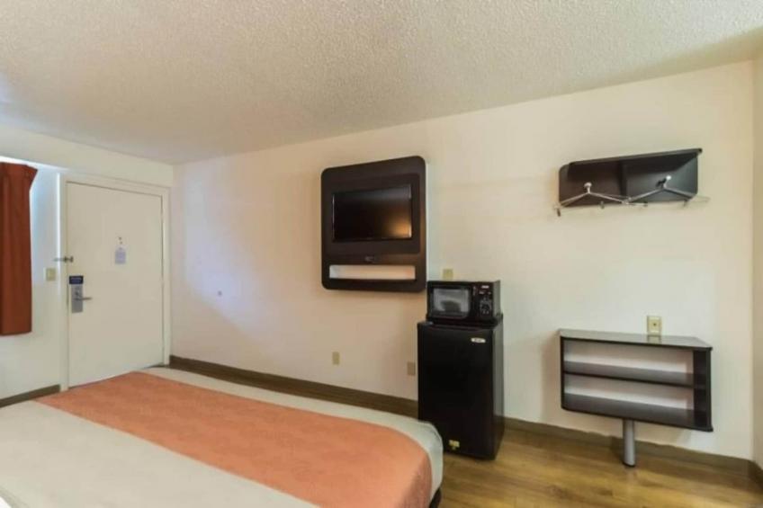 1 King Bed  Non-Smoking - foto 25