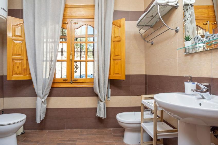 Familienhaus mit großzügigen Außenanlagen - foto 36