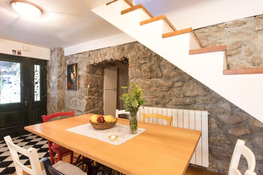 Haus mit modernem Interieur und einer alten Taverne - foto 3