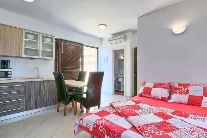 Holiday apartment with balcony and air conditioning - BF-MKBT - foto 13