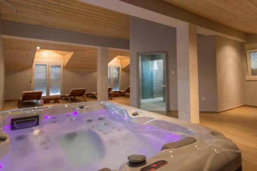 Holiday House BALEN with Swimming Pool - Six Bedroom Holiday House With Pool - foto 40