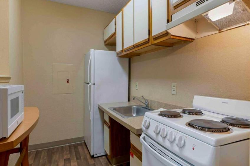 1 Queen Bed | Mob Acc Tub Ste Nsmk Sb Micfri - foto 10