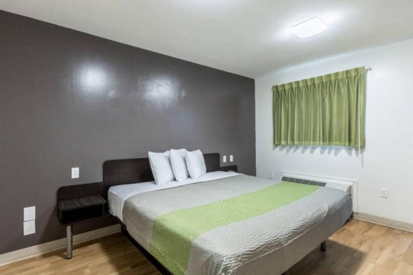 1 QUEEN BED  MOBILITY ACCESSIBLE KITCHEN NON-SMOKING - foto 22