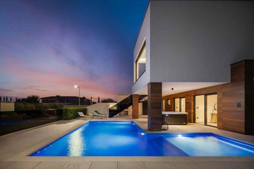 Villa mit Swimmingpool, Whirlpool und Sauna - BF-96KHV