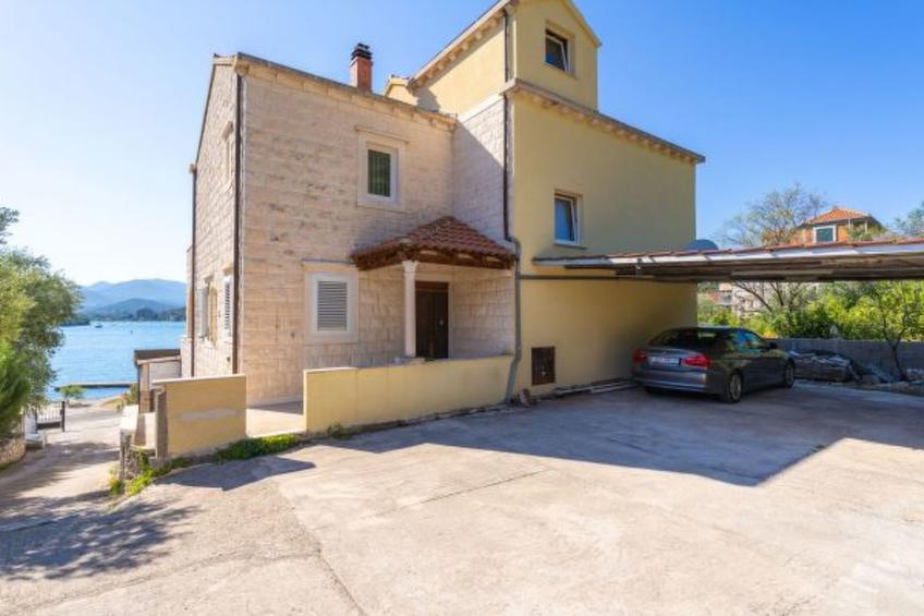 Beachfront Apartment house Hon with pool - foto 44